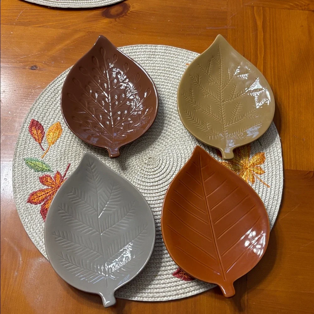 Crate & Barrel Leaf Shaped Appetizer Plates Fall Holiday Thanksgiving Set of 4